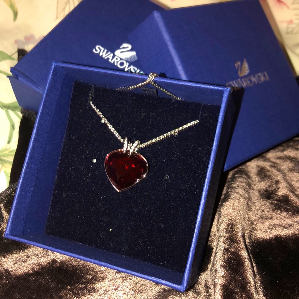SWAROVSKI RED HEART PENDANT NECKLACE